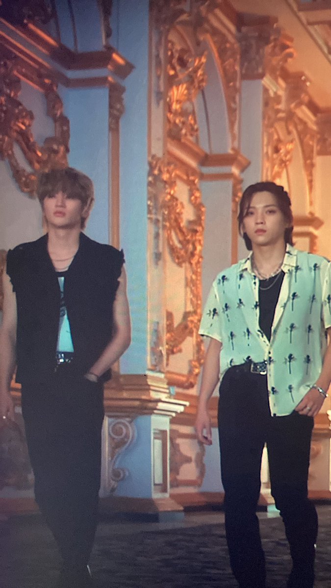 CALLING BLITZERS TWT. CALLING ALL BLEES. PLEASE HELP ME. WHO ARE THESE MEN. I NEED THEIR NAMES ASAP !!!!!! PLEASE !!!!!!