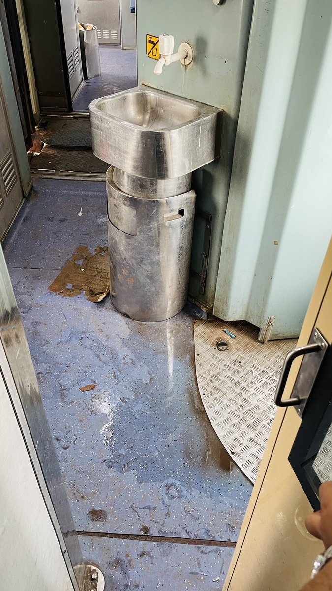 mohit2599's tweet photo. @RailwaySeva @RatlamDRM Inside coach condition https://t.co/9dc8s3yiL2