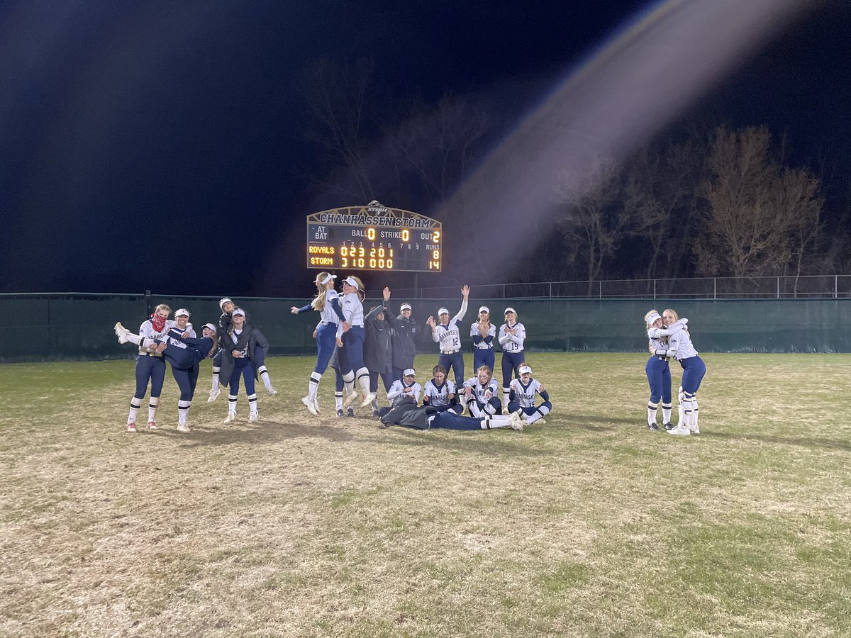 wegotsoftballz's tweet photo. SHIVER ME TIMBERS ~ STORM TOOK A BIG DUB OVER WATERTOWN- MAYER!!! 😤🤯🤪  #partyinthedugout #RollStorm #arggggg https://t.co/e3MGHNH2gp