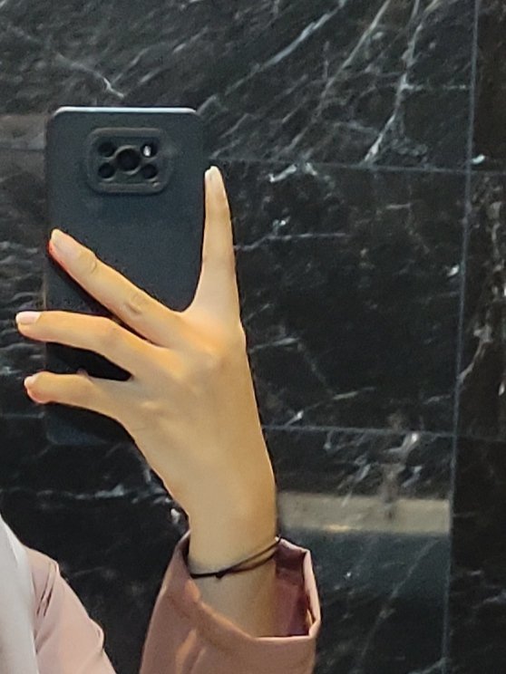 ucancallmefii's tweet photo. @tanyakanrl tim polosan item dan emg kurang suka sm yg rame² n berwarna gonjreng, pilih item cz klo buat mirror selfie msuk di smua outfit xixi simple jg https://t.co/445q0cY3br