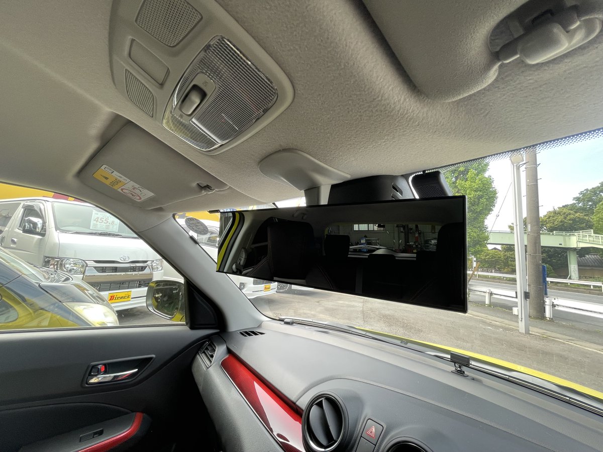 direct_carweb's tweet photo. 持ち込みでレーダー探知機取り付けました！
今回はSUZUKIのスイフトです♪

#ハイエース
#ハイエースカスタム
#車好きと繋がりたい
#箱車好きな人と繋がりたい
#ハイエース専門店
#整備工場
#グーピット
#グーネット
#リース
#���込み歓迎
#持込み
#持ち込み歓迎
#持ち込み
#SUZUKI　
#カスタム https://t.co/CpgcUaaAtW