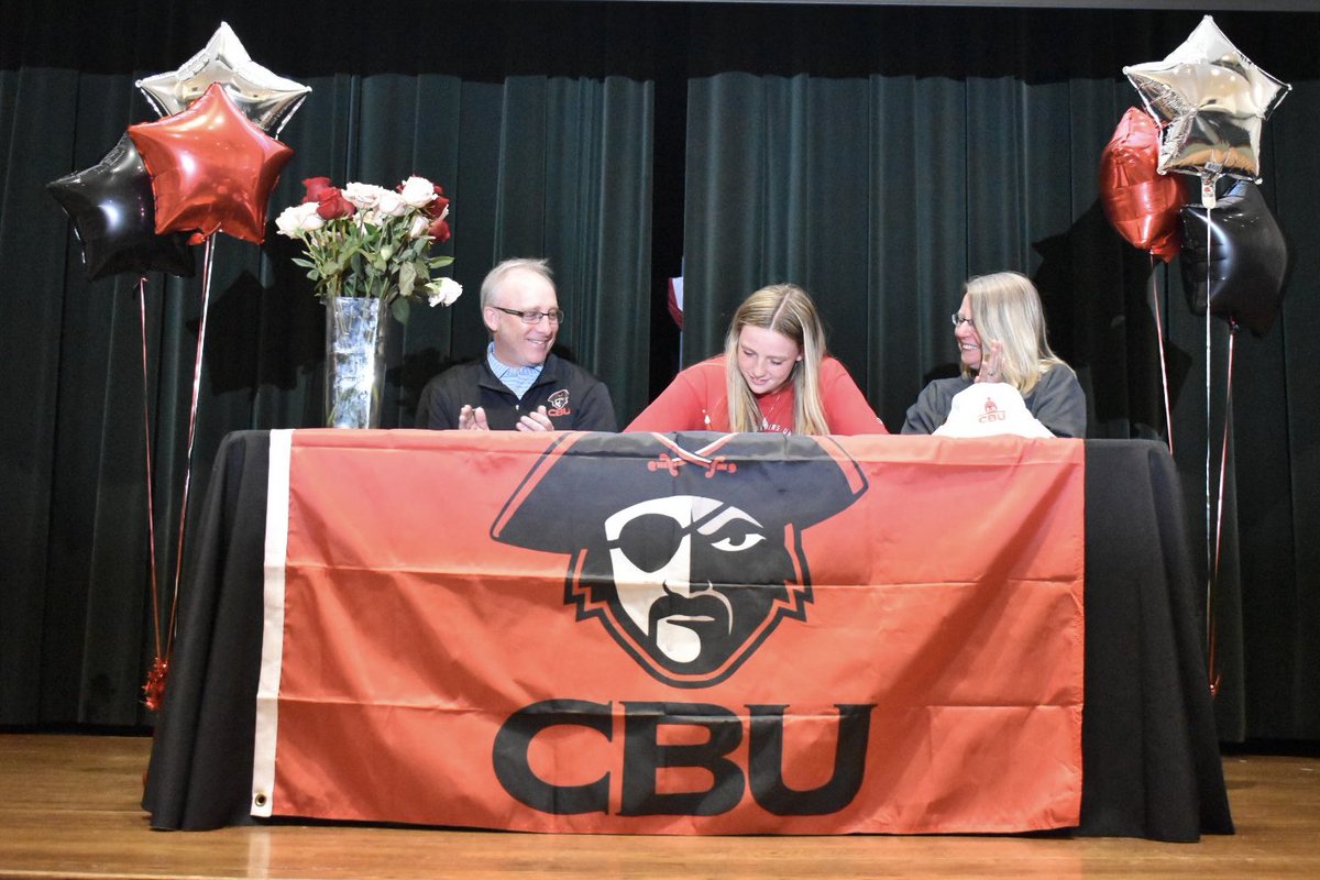 natalie_bryant4's tweet photo. Signing day!  Super excited for the next chapter!  @cbubucswbb @CoachCarmackCBU   @saastarsbball  @CMotteRun @MakyahMalone @johnvarlas https://t.co/MbeXxLHjmx