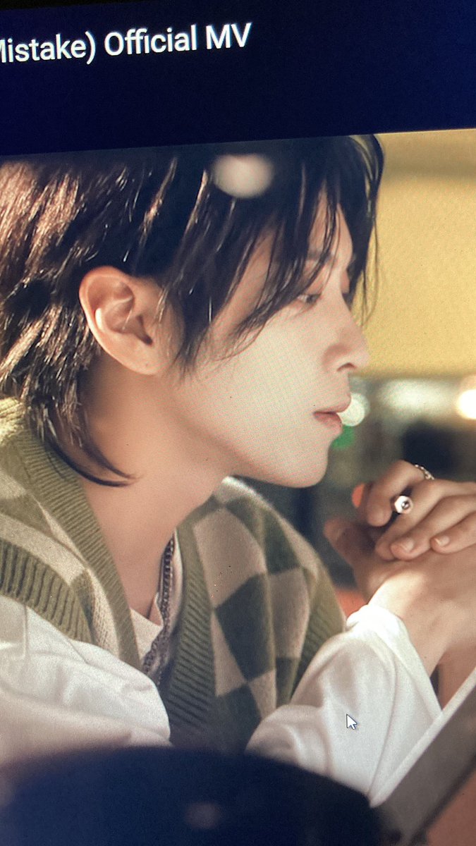 WHO IS HE😭😭😭😭😭