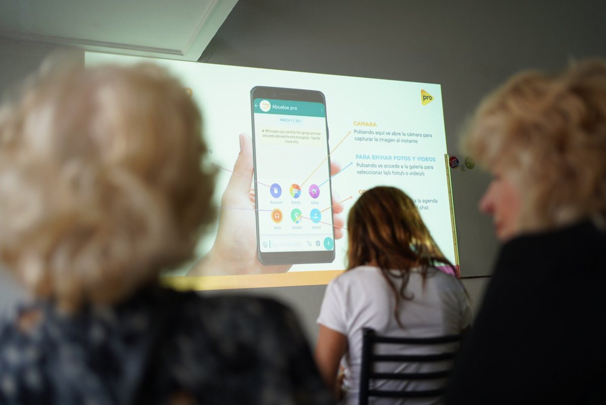 jprorosales's tweet photo. 👉Los abuelos aprendieron a usar herramientas del celular y redes sociales como Facebook e Instagram.

🔐Además comentamos sobre medias de seguridad y correcto uso para evitar estafas o robos virtuales https://t.co/MwVVQog0ae