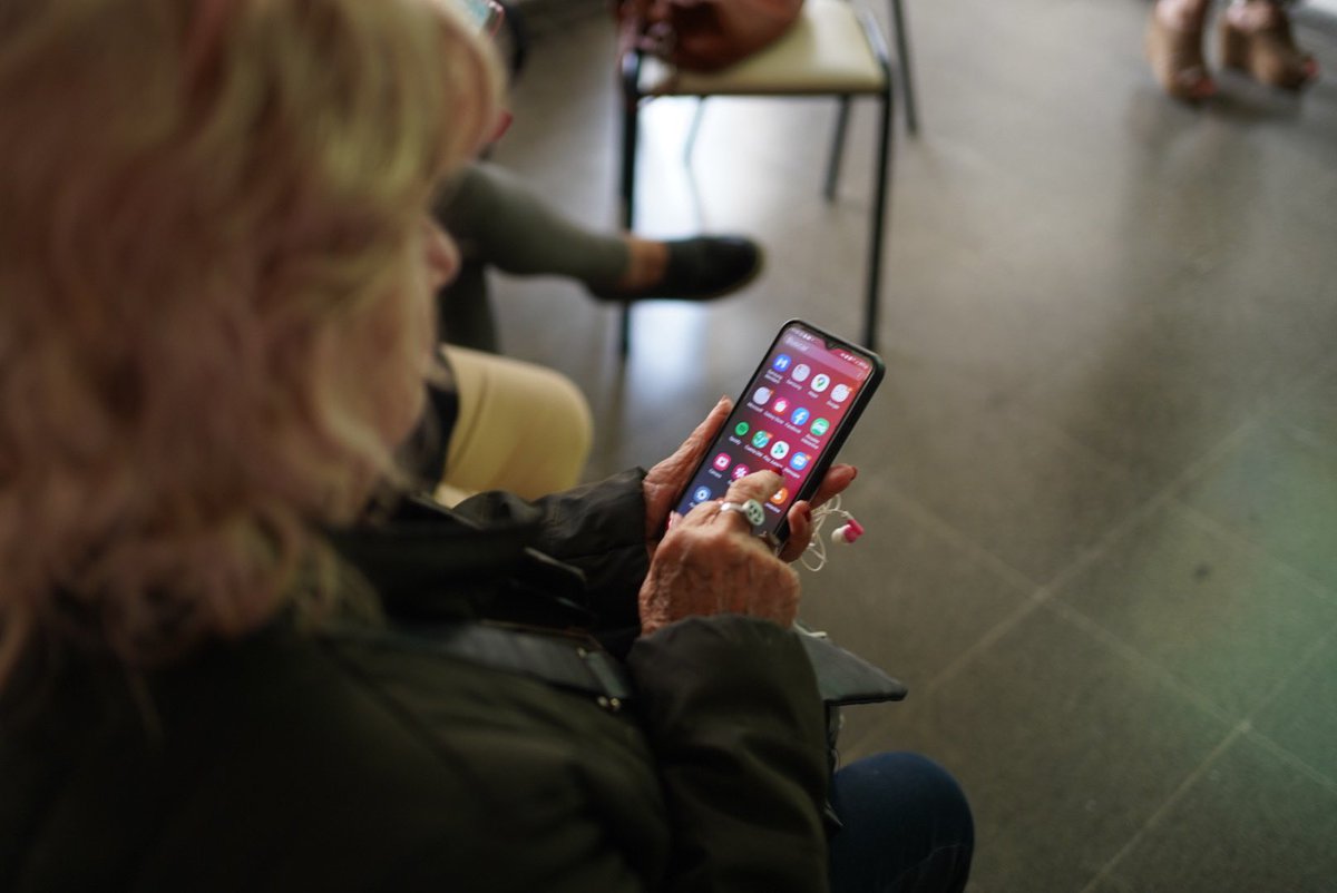 jprorosales's tweet photo. 👉Los abuelos aprendieron a usar herramientas del celular y redes sociales como Facebook e Instagram.

🔐Además comentamos sobre medias de seguridad y correcto uso para evitar estafas o robos virtuales https://t.co/MwVVQog0ae