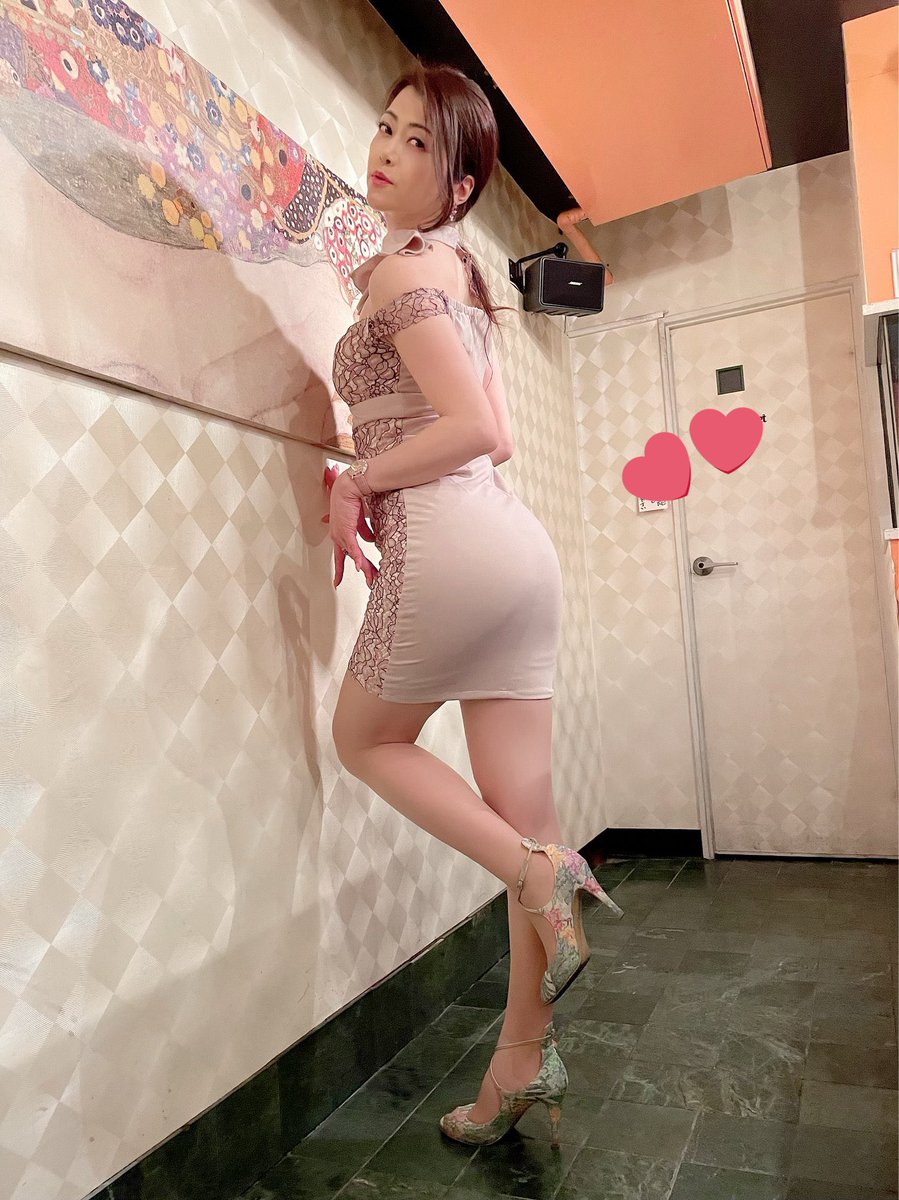 昨日のBAR MAKI 東京にご参加下さった皆様ありがとうございました♡
昨年春のBAR大阪で着た桜のミニドレスに、貝の桜ピアスとヘア飾りを合わせて🌸
お花見できなかった方も麻妃で花見^_^
呑みに来る場所では無く、会えるイベントなので、呑めない方も是非！
東京は毎月第4火曜、大阪は第2日曜開催⭐︎ https://t.co/POnAD2jgH8