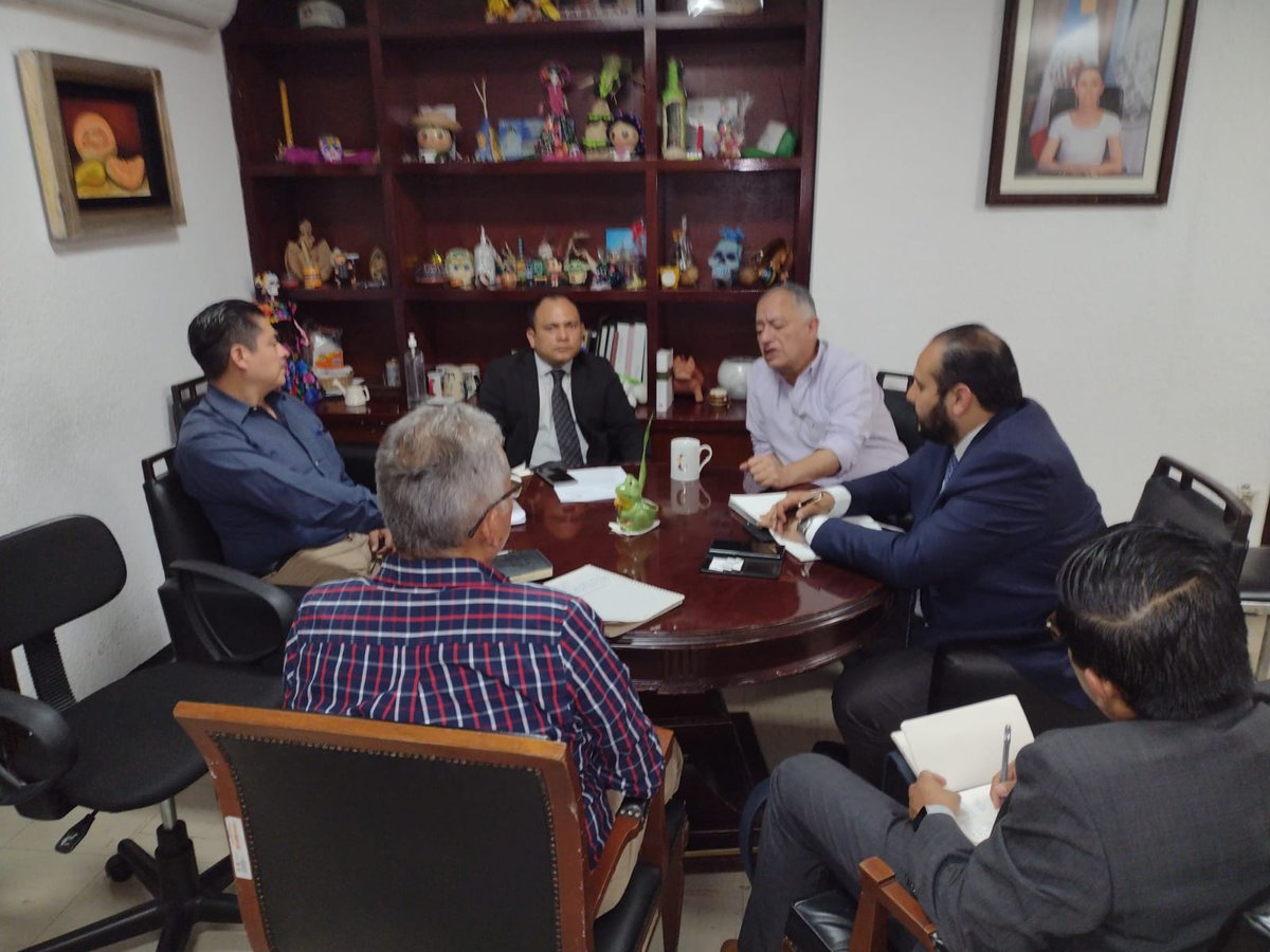 SedecoCDMX's tweet photo. Directivos de #SEDECO se reunieron con representantes de @ofecpmx y @CdeAbastoCDMX.

Con el objetivo de elaborar un convenio para dar difusión en los centros de abasto, respecto al uso correcto de las bolsas de plástico. https://t.co/8n7jrzjsak