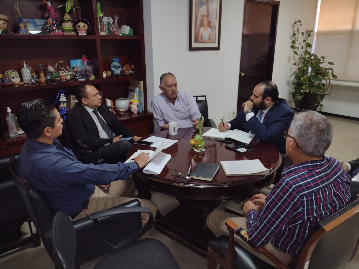 SedecoCDMX's tweet photo. Directivos de #SEDECO se reunieron con representantes de @ofecpmx y @CdeAbastoCDMX.

Con el objetivo de elaborar un convenio para dar difusión en los centros de abasto, respecto al uso correcto de las bolsas de plástico. https://t.co/8n7jrzjsak