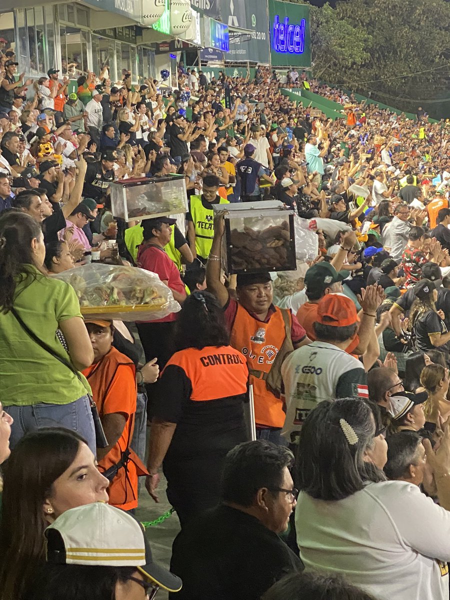 Angel_HV's tweet photo. @leonesdeyucatan un gran monopolio, y como todos los monopolios MAL SERVICIO #monopolioTrasHomeLeones https://t.co/bt5rna36Sv