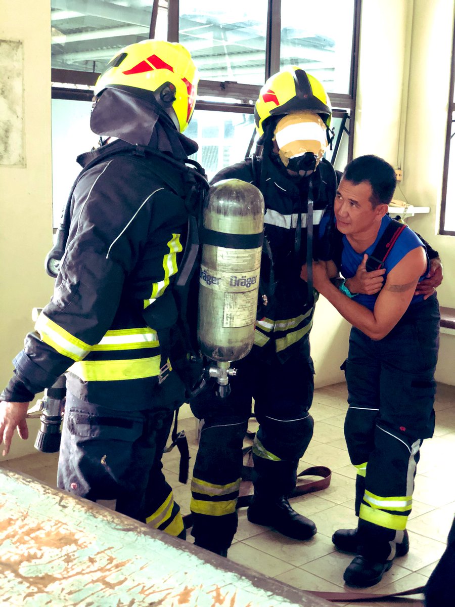 NadiAirport's tweet photo. our #ARFFS team in training mode! Everyday is a new day to test their search &amp; rescue skills at the station #SafetyForEveryone #TeamFijiAirport
#airportrescue &amp; #firefighting ✈️🔥🚒 https://t.co/J9QVfvGTQ4