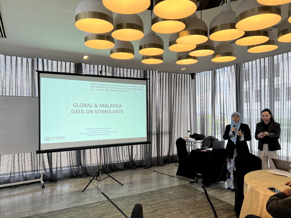 MatSouthwell's tweet photo. Dr Fazidah Binti Yuswan from #Malaysia Ministry of Health talks participants through the global and country data on stimulant use highlighting prevalence, risks and patterns of substance use disorder. @UNODC_HIV @UNAIDS @Coactteam #MACare https://t.co/TYw1XS731k