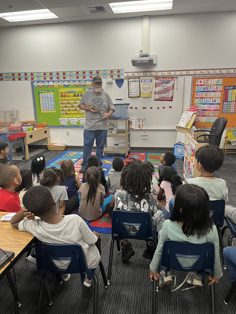 ColtsCunningham's tweet photo. Day 1 of Cunningham STEM Academy career week was a success! Thank you Reptiles Reefs for teaching our students about running a business and caring for animals. @ClarkCountySch https://t.co/KxXGfXboJ9