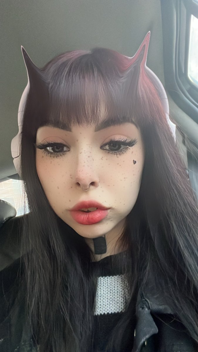 rimakitsune's tweet photo. Эй йоу, я вернулась в тви, напомнить, как я выгляжу, и дать понять, что я, к сожалению, ещё жива. Всем спасибо за внимание 👌🏻

Обитаю в тг и совсем забываю про остальные соц сети, как обычно https://t.co/82oVCDYgyn