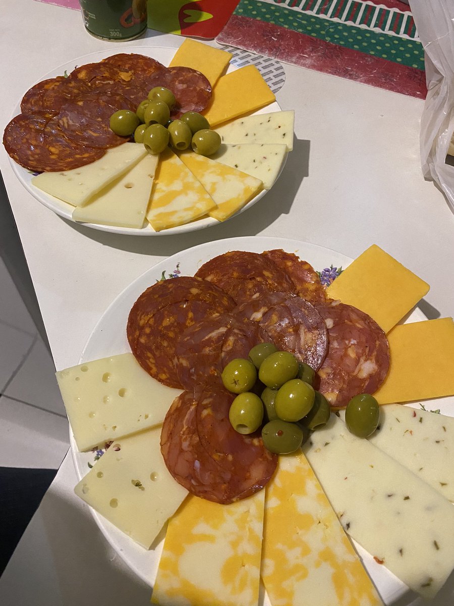 LuFeRuiz_L's tweet photo. Really nice dinner tonight 🥖🧀🧡#PerfectNight #PerfectCompany https://t.co/3Zvpb2RPHS