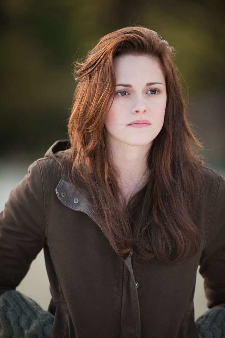 gilarkumara's tweet photo. @Eno_Bening Innocent Bella swan before got bitten by vampire 🫣 https://t.co/PObvS2f7qC
