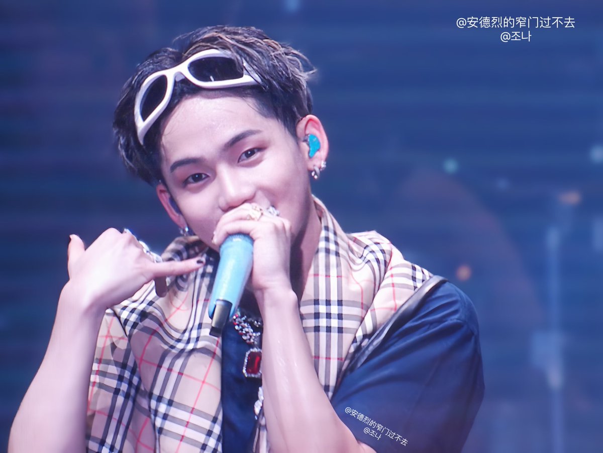 LoveK4ever's tweet photo. 230422 HELLO in MACAU
#최현석 #CHOIHYUNSUK https://t.co/Ofm8ScKGwc