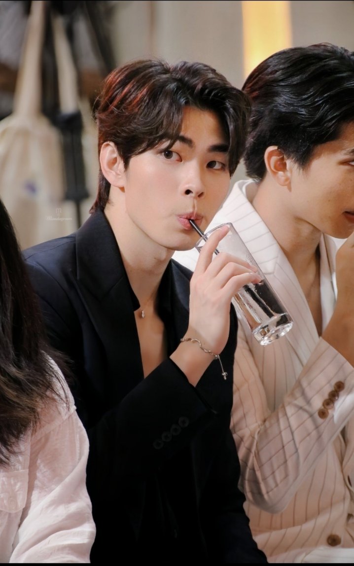 kook_kasi's tweet photo. ยังหลุดจากความหล่อ​ สวย​ น่ารัก​ ของศรัณญ์ในงาน​ Sulwhasoo ไม่ได้เลย

#mytonsrn
#ต้นรักของศรัณญ์ https://t.co/lZgf9kh9hJ