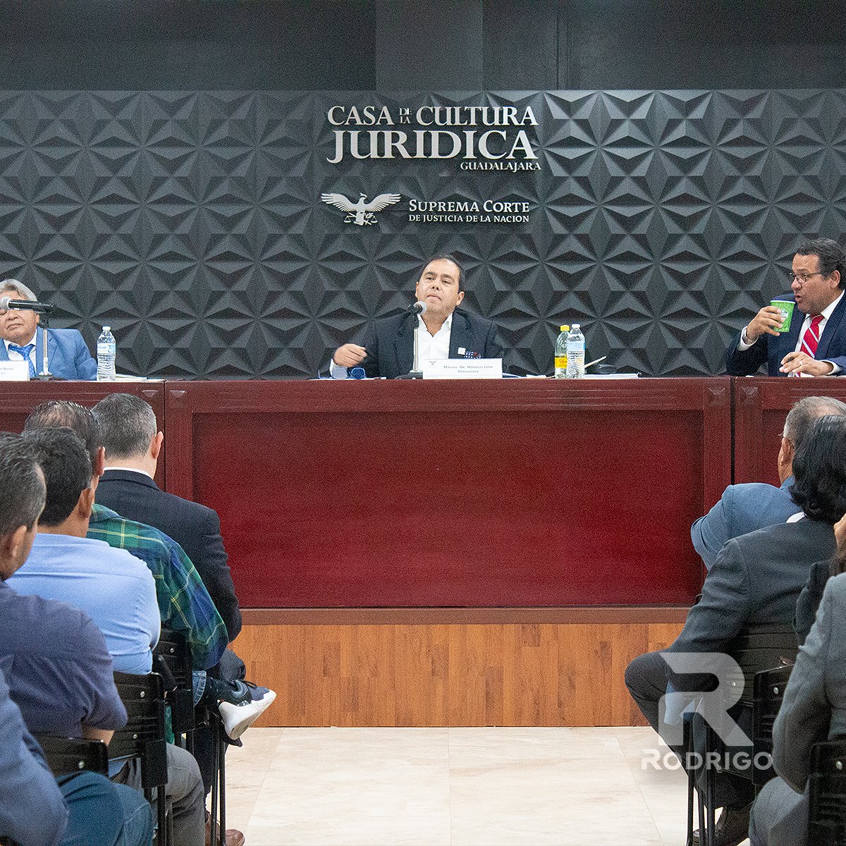 escotomr's tweet photo. Quienes trabajamos en gobierno estamos obligados a perfeccionar nuestra forma de hacer las cosas para ofrecer lo mejor de nosotros a la comunidad, asistí a la mesa de análisis sobre “Procedimiento de responsabilidad administrativa de los servidores públicos” https://t.co/3FC64Lo8CF