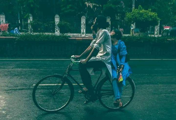 ahmed_sadi320's tweet photo. ভালোবাসা রূপ কিংবা অর্থে আটকায় না। 
ভালোবাসা আঁটকায় যেখানে শান্তি মেলে! https://t.co/7hKGhKi4si