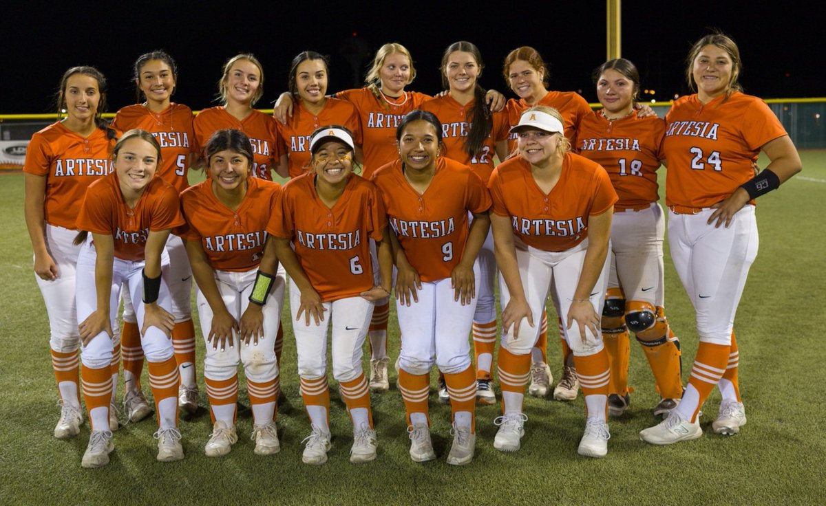 Your 2023 District 4-AAAA Champion Lady Bulldog softball team!

📷 TJ Palma