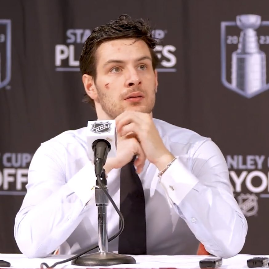 barzyhsx's tweet photo. i hope the playoffs never leave us https://t.co/AxzpnuvqLS