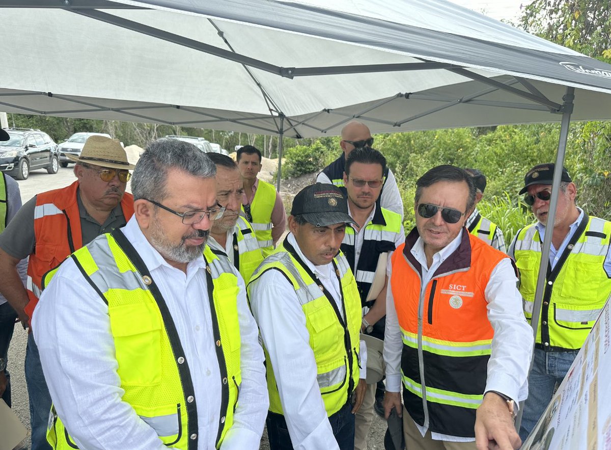 La @SCT_mx fortalece conectividad y la mejora vial con obras de infraestructura en #Cancun destacando la construcción  del Puente Nichupté de 8.8 km sobre laguna del mismo nombre. #ConstruirEngrandece 👷‍♂️
