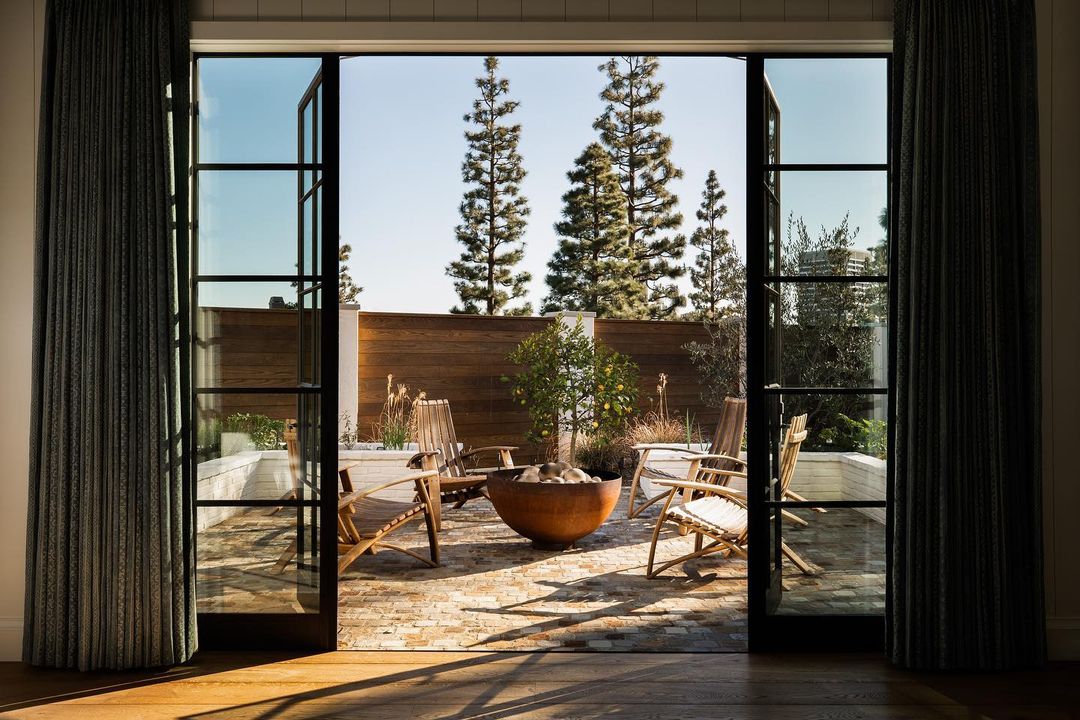 heartcosy's tweet photo. This backyard space is the perfect getaway from your hectic life! What is more relaxing than a cozy night spent under the stars? ✨⁠ https://t.co/dkcGAs70DX https://t.co/4iJG9pvAyw