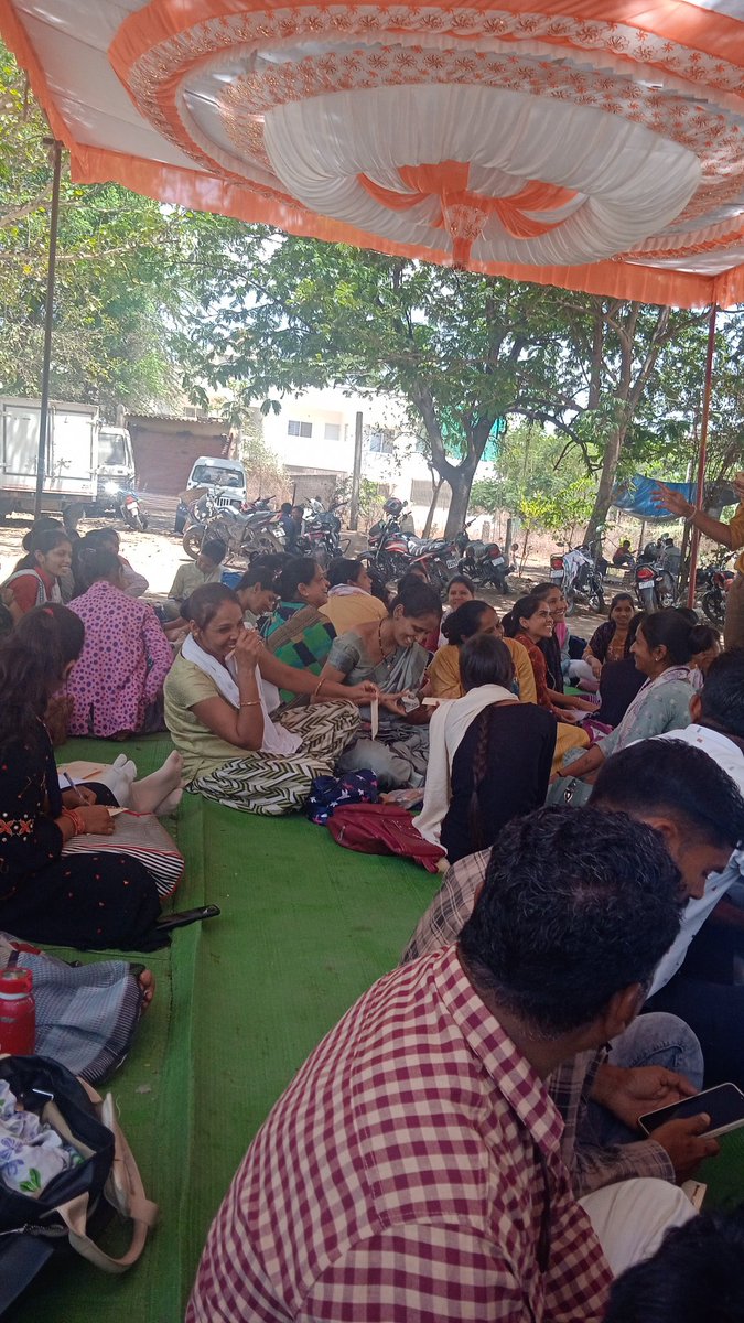 SURESHMAMDLOI's tweet image. #संविदा_नीति_2018 लागू करो
दुःख में सुख खोज लेना हानि में लाभ खोज लेना प्रतिकूलताओं में भी अवसर खोज लेना इसको ही सकारात्मक  दृष्टिकोण कहा जाता हे।
– हम लड़ेगे ओर जीतेंगे
– हम हमारा हक मांगते रहेंगे 
#संविदा_एकता_जिन्दाबाद 
#CHO_को_नियमित_करो 
@BJP4MP 
@ArvindKejriwal
@INCMP