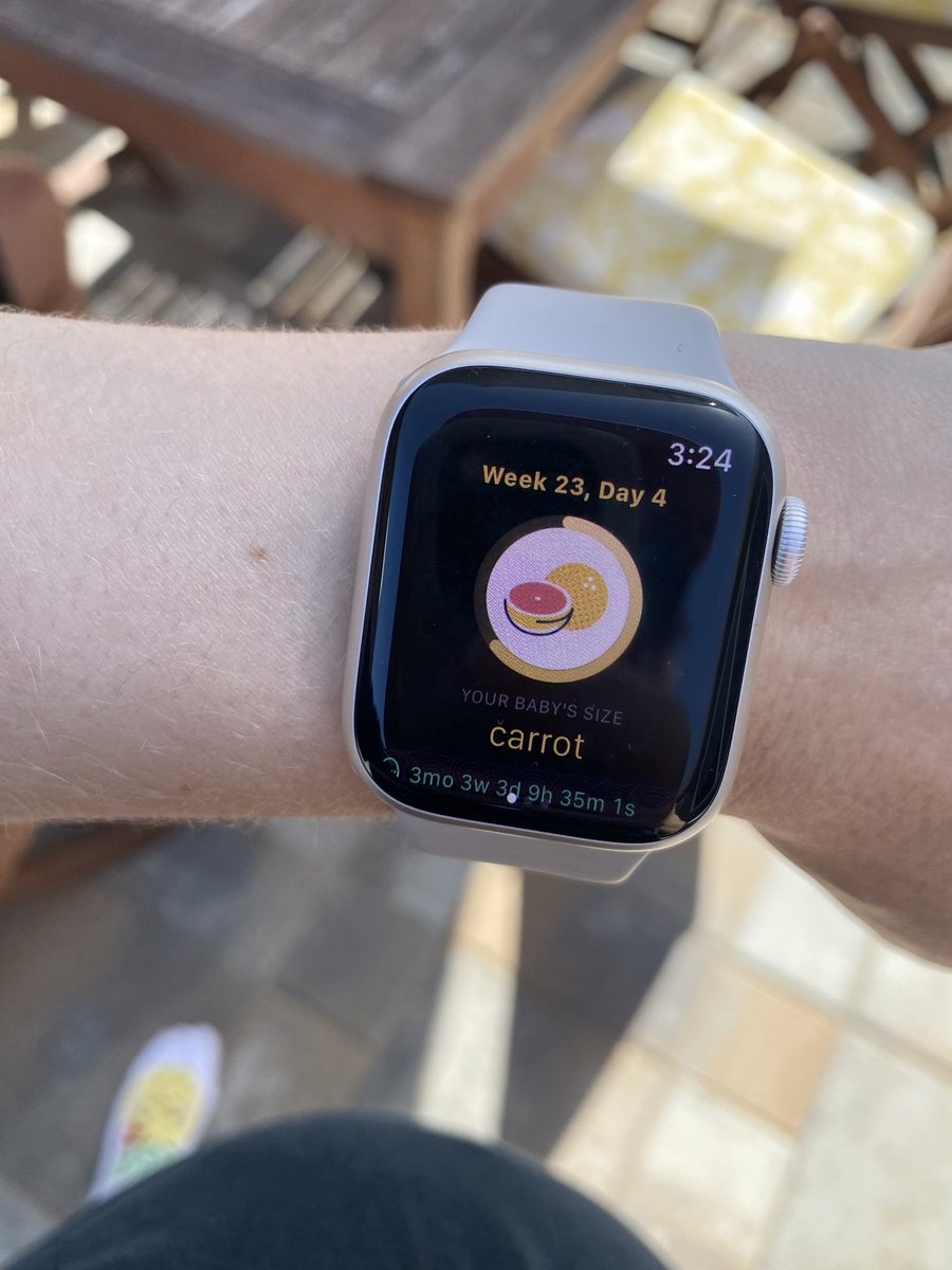 set817's tweet photo. @WhatToExpect FYI your Apple Watch app is showing the incorrect fruit image ….. 🥕not grapefruit 😝 https://t.co/H82W7Y8TNb