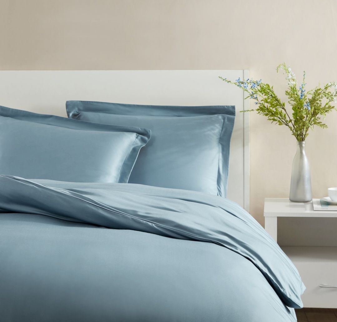 heartcosy's tweet photo. I've tried other cooling blankets, but these are the best! I get night sweats and end up drenching the bed, but I haven't woken up tangled in sweaty blankets since these arrived. Now I need more of them." — Jennifer U on the https://t.co/dkcGAs70DX silk cooling blanket. https://t.co/kaPgRbq9dg