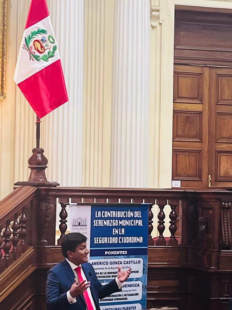 1FelipeCastillo's tweet photo. En su Día rendimos homenaje en el @congresoperu al Sereno Municipal. Ellos protegen a nuestros vecinos. Urge que Gno promulgue ley que otorga herramientas para que sigan protegiendo nuestras vidas y las suyas. Que la inseguridad no nos arrebate una vida más! @RPPNoticias @tromepe https://t.co/To9tPX72PR