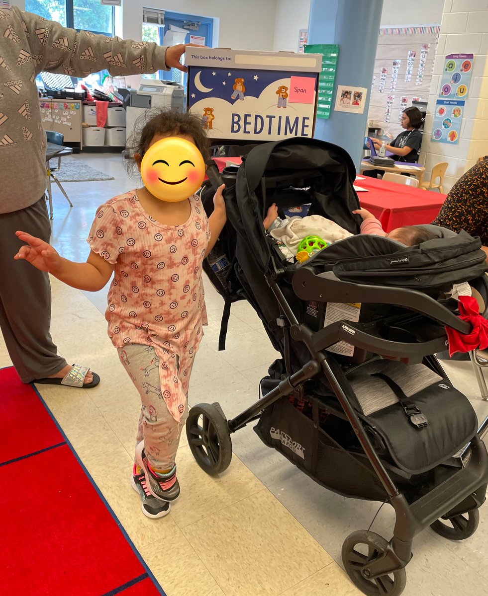 GloriaJCSL's tweet image. Helping our @HHESHUSKIES families establish #bedtimeroutines by gifting them with @bedtimeinabox kits today at #kindergartenorientation @MCPSCommunitySc