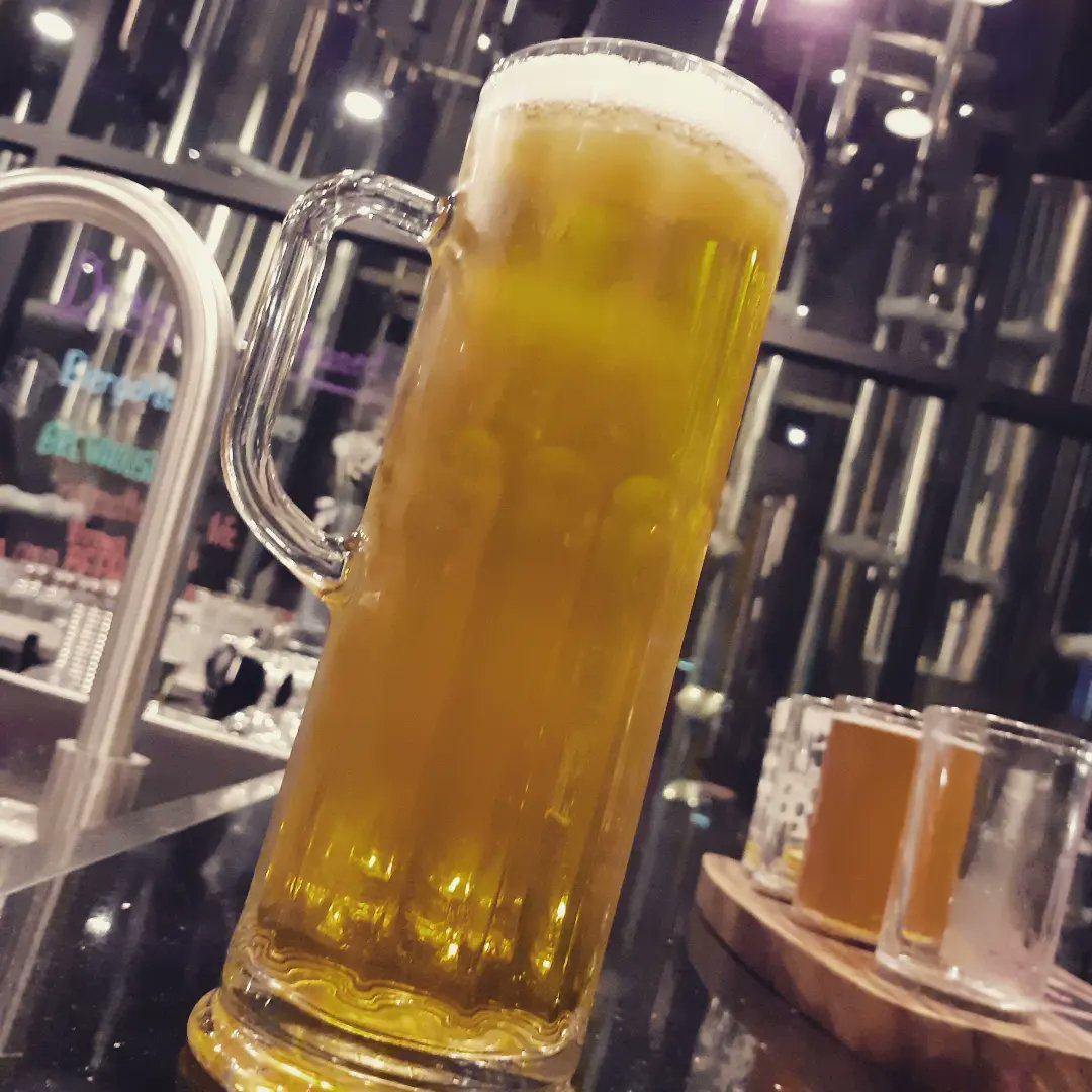 HankIanRosales's tweet photo. At Papa Bolo, had the Cowboy Classic (4.7% abv) American pale ale, Barkada Bliss (5.0% abv) Bohemian pilsner, and Twin Suns (8.0% abv) DIPA.

#beverage #drinks #craftbeer #craftbeerph #craftbeerphilippines #craftbeerlover #realbeer #truebeer #pourthatbeer #refreshing #buylocal https://t.co/GrGOZNZLgT