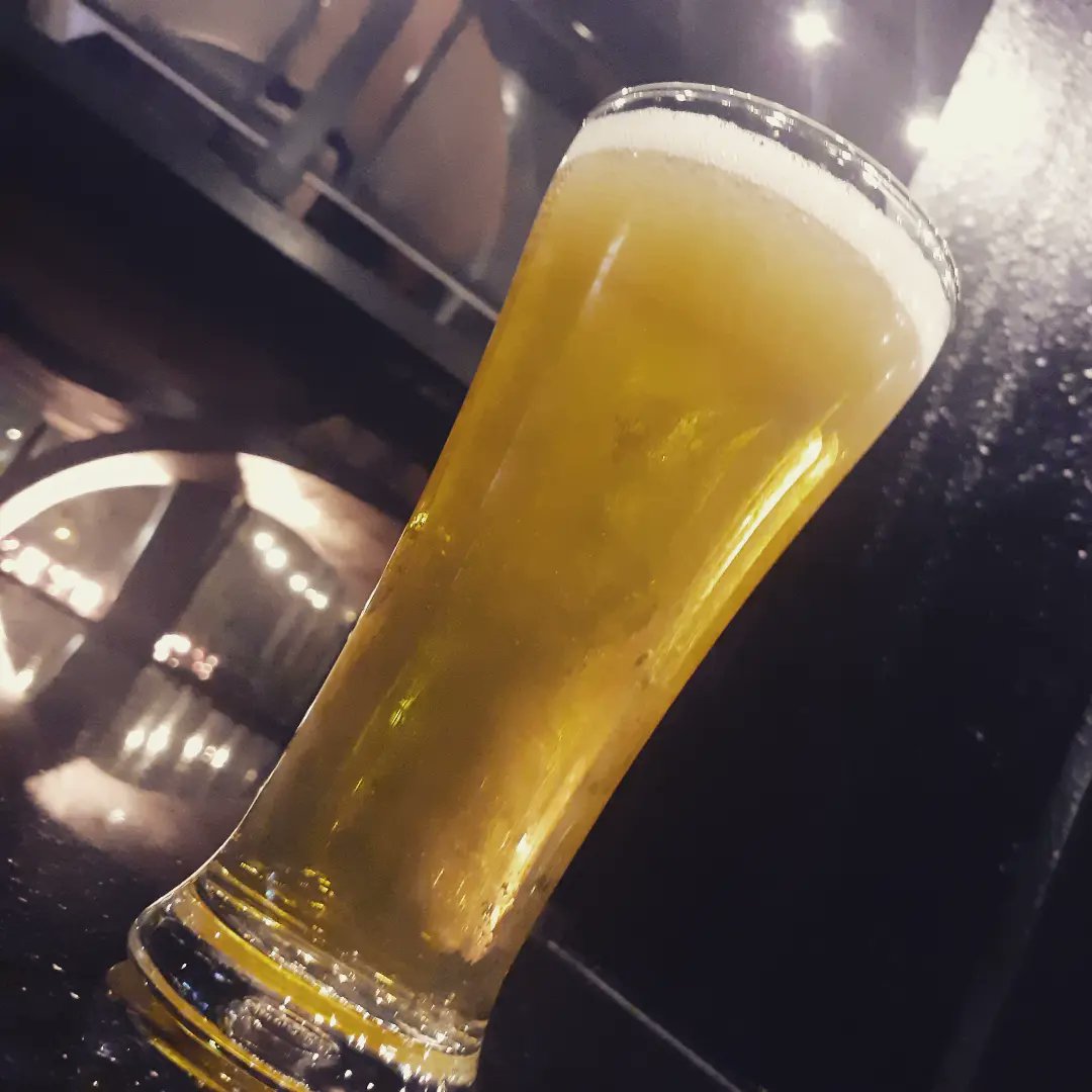 HankIanRosales's tweet photo. At Papa Bolo, had the Cowboy Classic (4.7% abv) American pale ale, Barkada Bliss (5.0% abv) Bohemian pilsner, and Twin Suns (8.0% abv) DIPA.

#beverage #drinks #craftbeer #craftbeerph #craftbeerphilippines #craftbeerlover #realbeer #truebeer #pourthatbeer #refreshing #buylocal https://t.co/GrGOZNZLgT