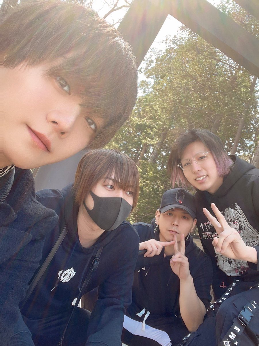 0chanryo0's tweet photo. 北海道なう🤤

はるとにぶどう飴買ってもろた🤭

#ホスト #旅行 #北海道 #北海道神宮
#ウマ娘 #ウマ娘好きと繋がりたい https://t.co/uNw2hm3lVr