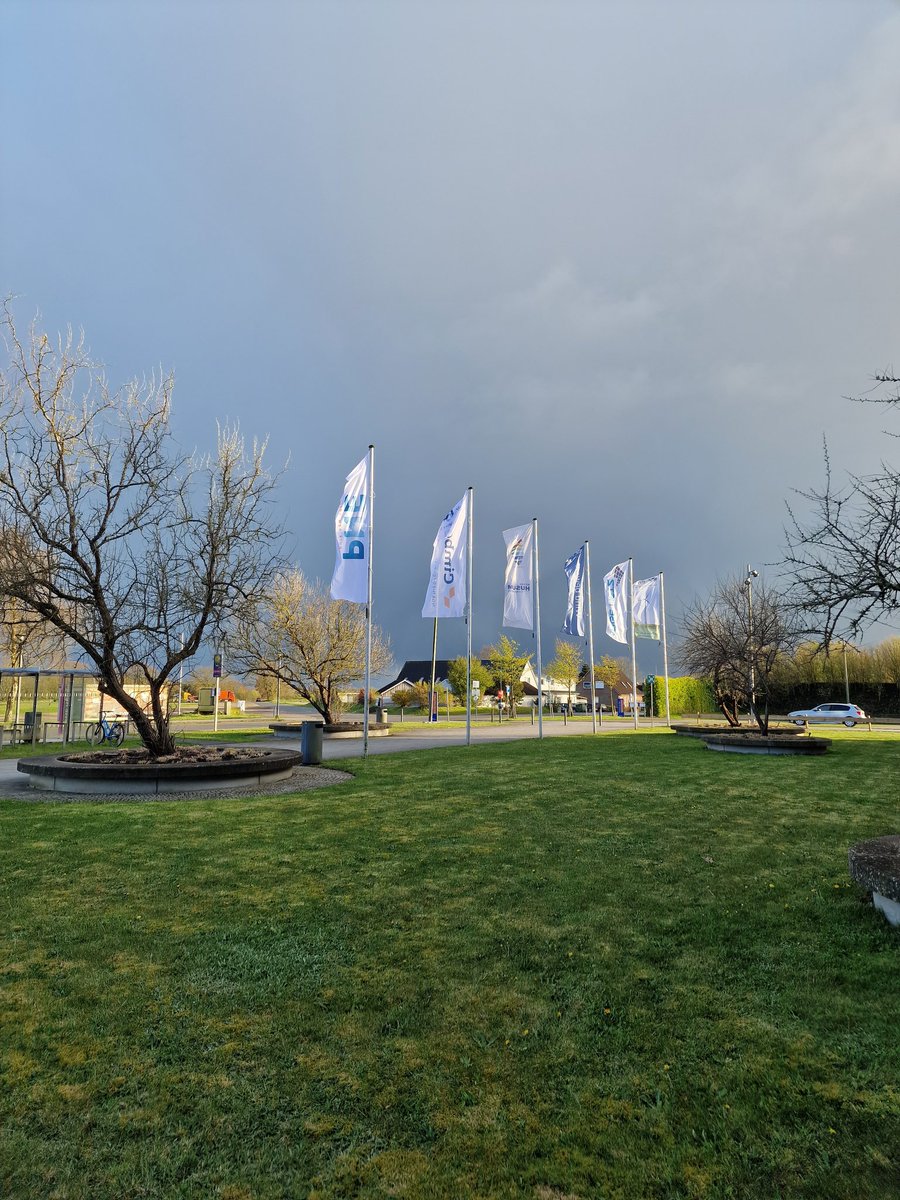 bwe_sh's tweet photo. Heute startet unser 6. BWE Windbranchentag in Husum im Kongresszentrum. Wir erwarten 600 Teilnehmende. Die Fahnen sind schon gehisst.#BTSH23 https://t.co/FFwx2t66bq