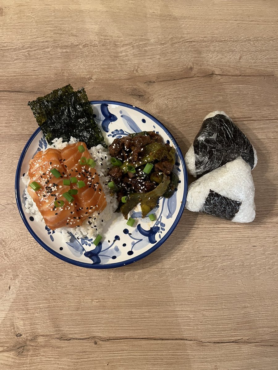 RealKaiyaKen's tweet photo. Tonight’s dinner is sake don, spicy glazed beef and snow peas, and onigiri. My first time making onigiri and second time making sake don. How’d I do? #imainlycook #wellfedfamily #foodporn https://t.co/u4E5XXf7TW