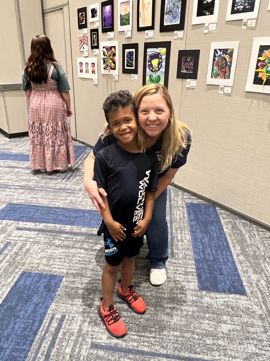 I have some really amazing students who created some awesome pieces of art that I got to show off at the CFISD Spring Art Show. I loved visiting with their families and bragging about them to the parents! ⁦<a href="/CFISDArt/">CFISD Visual Arts</a>⁩ ⁦<a href="/WarnerCFISD/">Warner Elementary</a>⁩ #bringingoutthebest #i❤️art