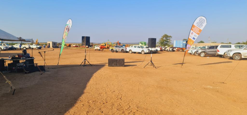 OnPointMedia4's tweet photo. Field Day at Zhovhe Citrus Estate Farm.
● Master Farmers Graduation
● Stocking the fish cages and Launch
● Livestock section and fisheries breeding cubicles
● Winter wheat Launch and sugar beans plot tour, Citrus field tour.
● Hay bailing Launch
24/04/23
#PASystemHire https://t.co/tkGSkbglOZ