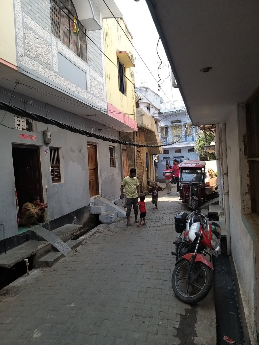 AisufAlg's tweet photo. @UPPCLLKO status of main supply wire in a locality in gorakhpur which has been sagging progressively. May please get it rectified being a potential to electrocution.@UppclChairman https://t.co/SAjwMnFLpd
