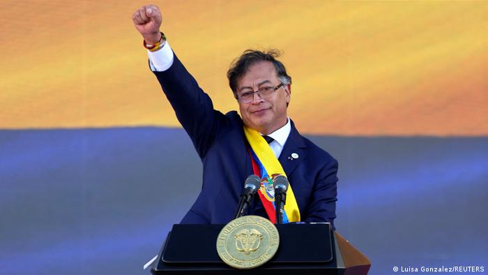 DonIzquierdo_'s tweet photo. ¿Cuántos apoyamos al Presidente @petrogustavo en su decisión de remover a su gabinete ministerial que está torpedeando las reformas por las cuales 11 millones de Colombianos votaron? https://t.co/FIMbQzsPeO