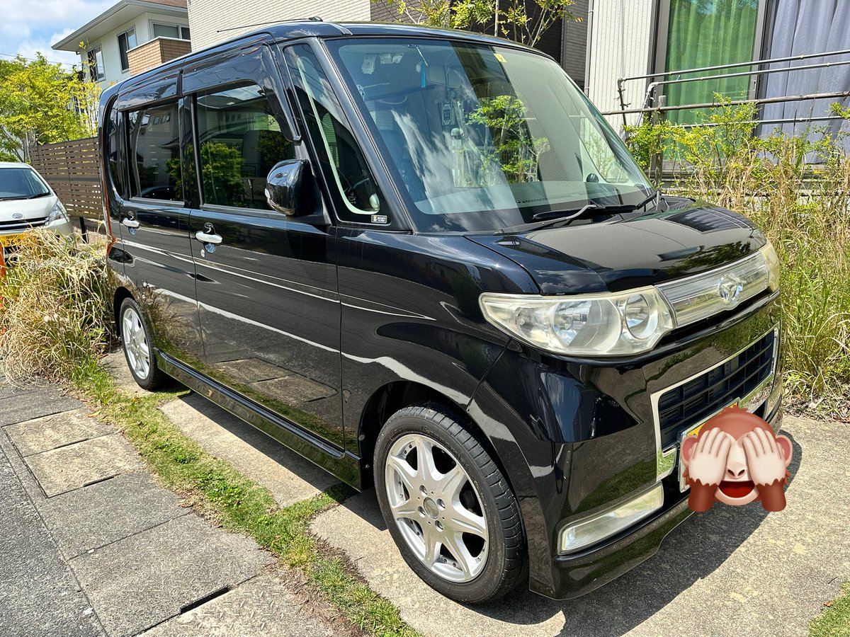 GLOSS_LUMINUS's tweet photo. 前回洗車してから1週間経過。
黄砂かぶって、昨日雨降って、今日天気良くて乾いたところ。
左が #LMGRAPHENEPRO
右が #LMCERAMIC
左側がやはり汚れの付着率が低いです。
左側は遠めで見たらほぼ汚れてないです。
流石 #LUMINUS 最高峰コーティングです。 https://t.co/RLYgdnKyeF