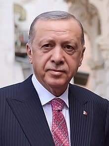 Sayın cumhurbaşkanım geçmiş olsun inşallah Rabbim acil şifalar versin inşallah dualarımız seninle inşallah