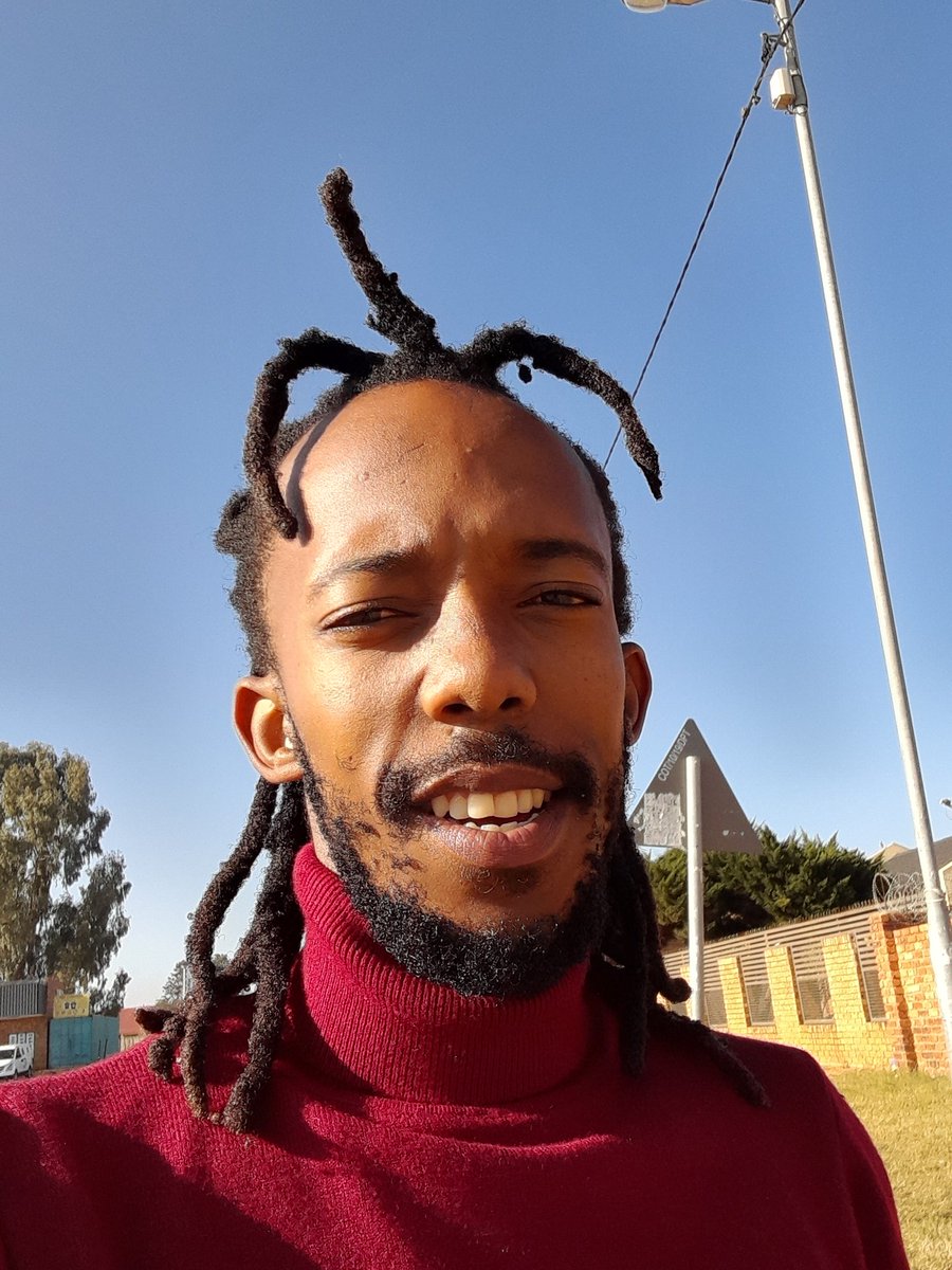 FTSUZIII's tweet photo. @zai_ine Lol my dreads are like 🖕cause thats the only fxck i got left to give🤣🤣🤣 https://t.co/pW8NUCJnEX