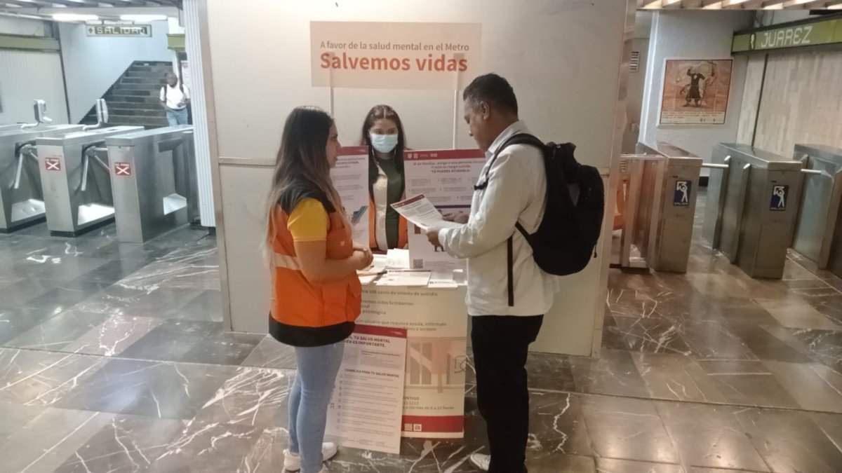 MetroCDMX's tweet photo. Con el propósito de reforzar las acciones del programa #SalvemosVidas, este martes inicio la actividad de módulos itinerantes, brindando psicoeducación para el cuidado de la salud mental y apoyo psicológico.
Con estas acciones refrendamos nuestro compromiso con los usuarios. https://t.co/FJRvY7ItpV