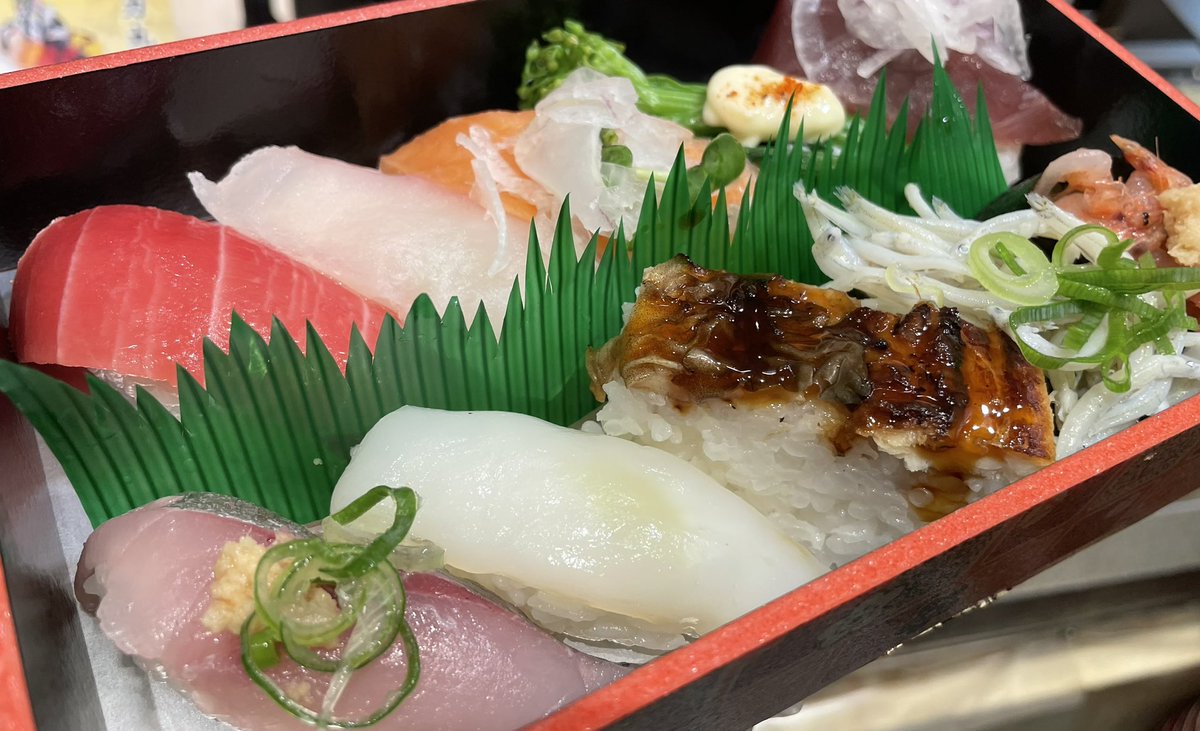 rikimaru_kaisen's tweet photo. もうすぐGW✨
お店でもテイクアウトでも、力丸の美味しいお寿司で楽しいひと時を😃
便利なテイクアウトのネット注文は「力丸アプリ」でどうぞ❗️
⬇️⬇️力丸アプリはこちら⬇️⬇️
https://t.co/biKHU5ExAy
#寿司ランチ #寿司テイクアウト #寿司お持ち帰り #姫路寿司 #姫路グルメ #姫路ランチ #姫路回転寿司 https://t.co/qciSdOjuTE