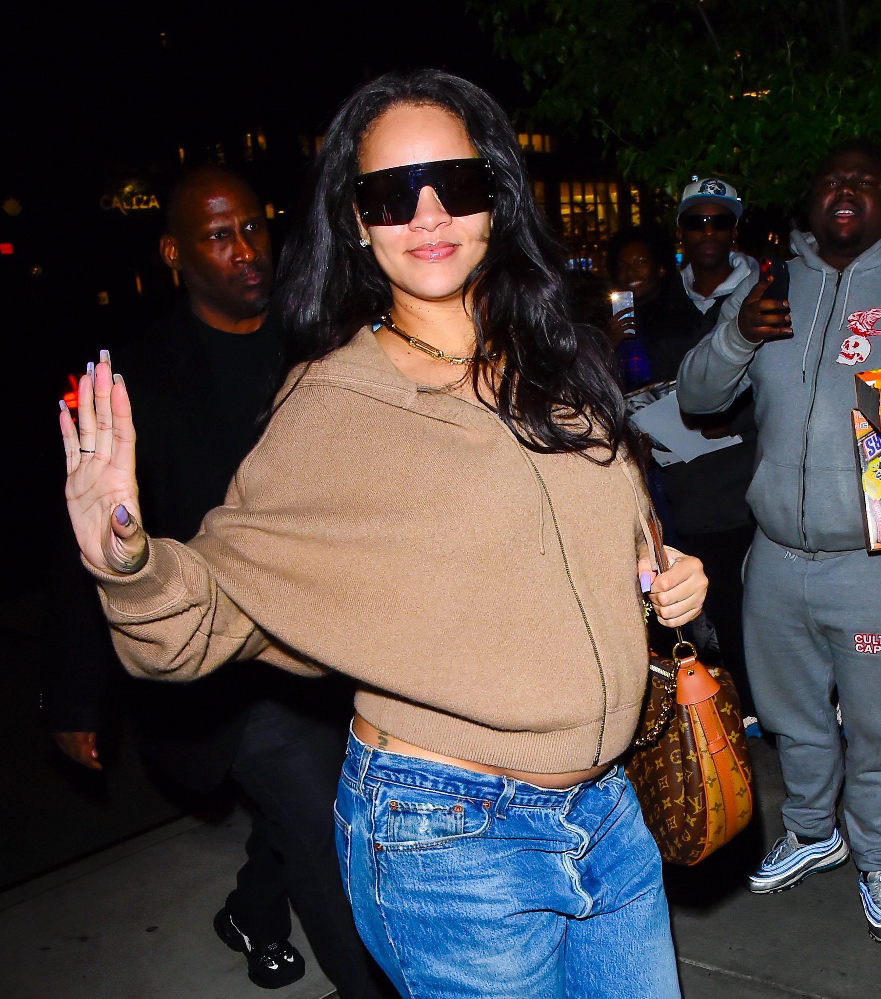 Rihanna Returns to Her Hotel After Day Out in NYC: Photo 4924550