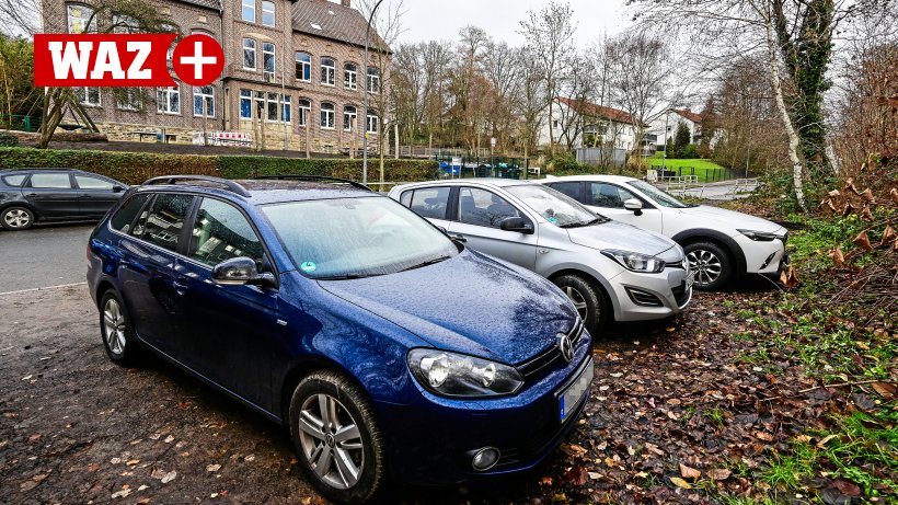 WAZ_Bochum's tweet photo. Schulparkplätze: Politik beschließt: Keine weiteren Parkplätze für Lehrer https://t.co/vM8KsMo76q https://t.co/luT0v6uyGV