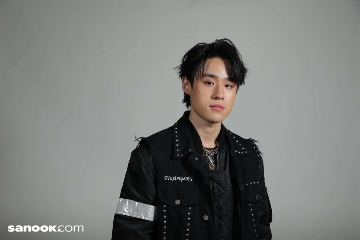 Sanook's tweet image. นอกจากสัมภาษณ์แล้ว แฟนๆ สามารถชมอัลบั้มภาพเท่ๆ ในลุคโทนดาร์กของทั้ง 4 ได้ที่นี่ &amp;gt;&amp;gt; sanook.com/music/2460369/

#SanookMusic #Sanook #LYKN #Lego_Rapeepong #hongshihoshi #nnutdan #TuiChayatorn #ProjectAlphaTH @ProjectAlphaTH