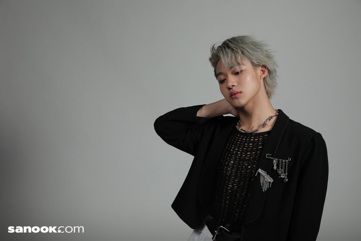 Sanook's tweet image. นอกจากสัมภาษณ์แล้ว แฟนๆ สามารถชมอัลบั้มภาพเท่ๆ ในลุคโทนดาร์กของทั้ง 4 ได้ที่นี่ &amp;gt;&amp;gt; sanook.com/music/2460369/

#SanookMusic #Sanook #LYKN #Lego_Rapeepong #hongshihoshi #nnutdan #TuiChayatorn #ProjectAlphaTH @ProjectAlphaTH